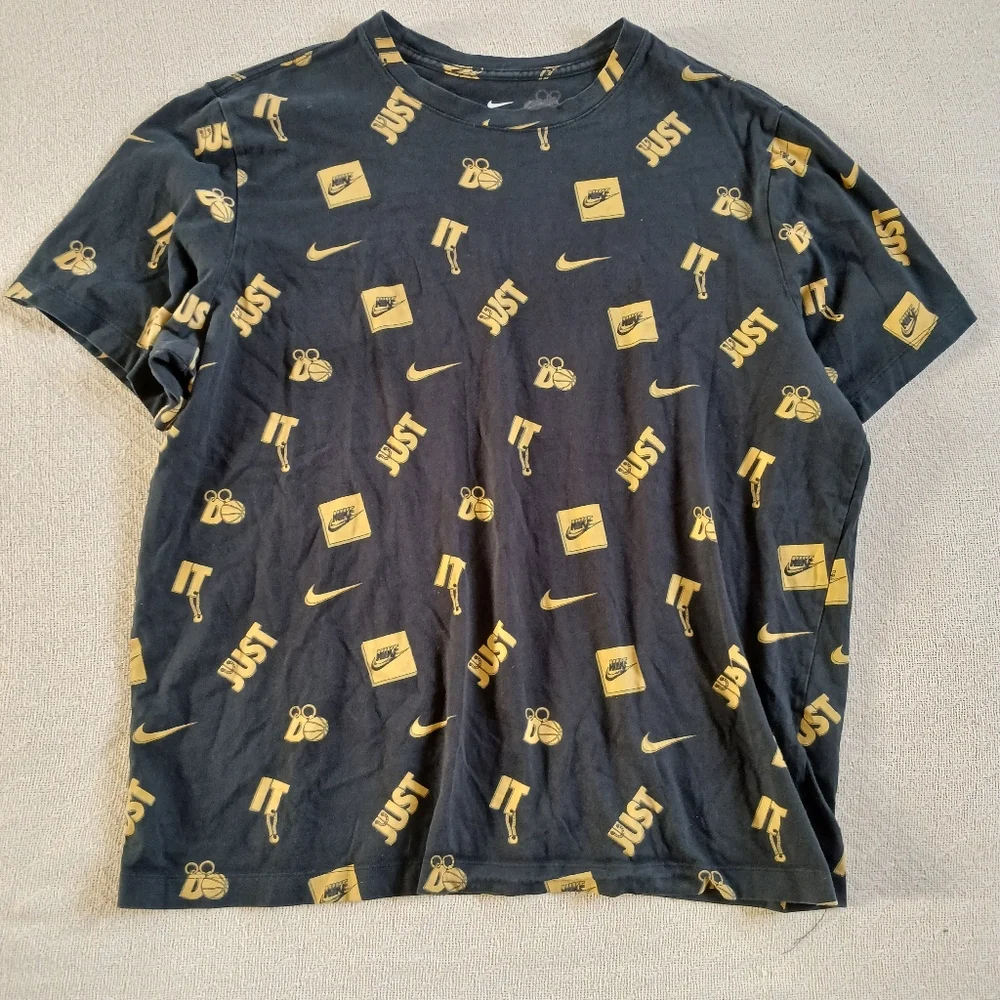 nike ♡ logo just do it charm print tee shirt black gold mens xl